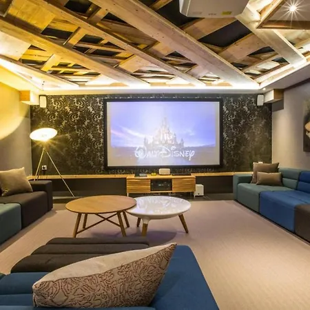 빌라 5br Beautiful With Exceptional Facilities - What'app - 0034-635-520-036 - For Reservations! 샤모니
